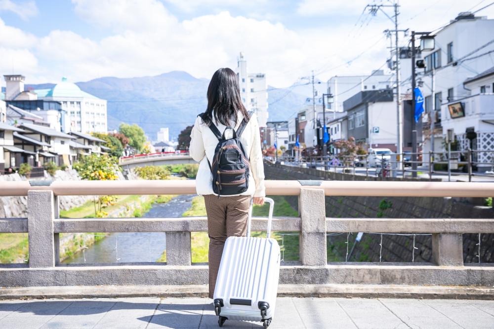 旅が楽チンに！サラダ館明大寺店の「荷物預かりサービス」はここが便利！