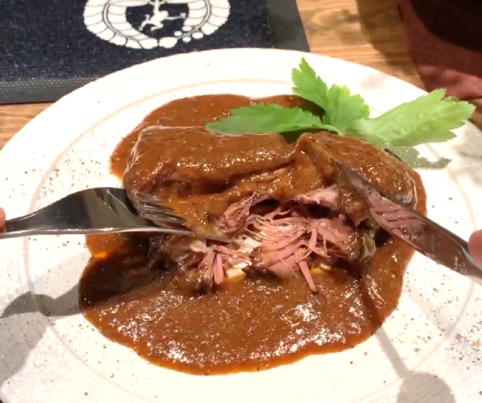 【岡崎城公園すぐ】地元で話題の“三河牛”を使った牛すじカレーや煮込み料理が人気！｜ランチやディナーで落ち着いて過ごせるダイニングバー マシラ（MASHIRA）