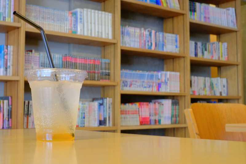 ②一隆堂喫茶室 読書室｜お洒落なカフェの上階にある、ブックカフェ空間