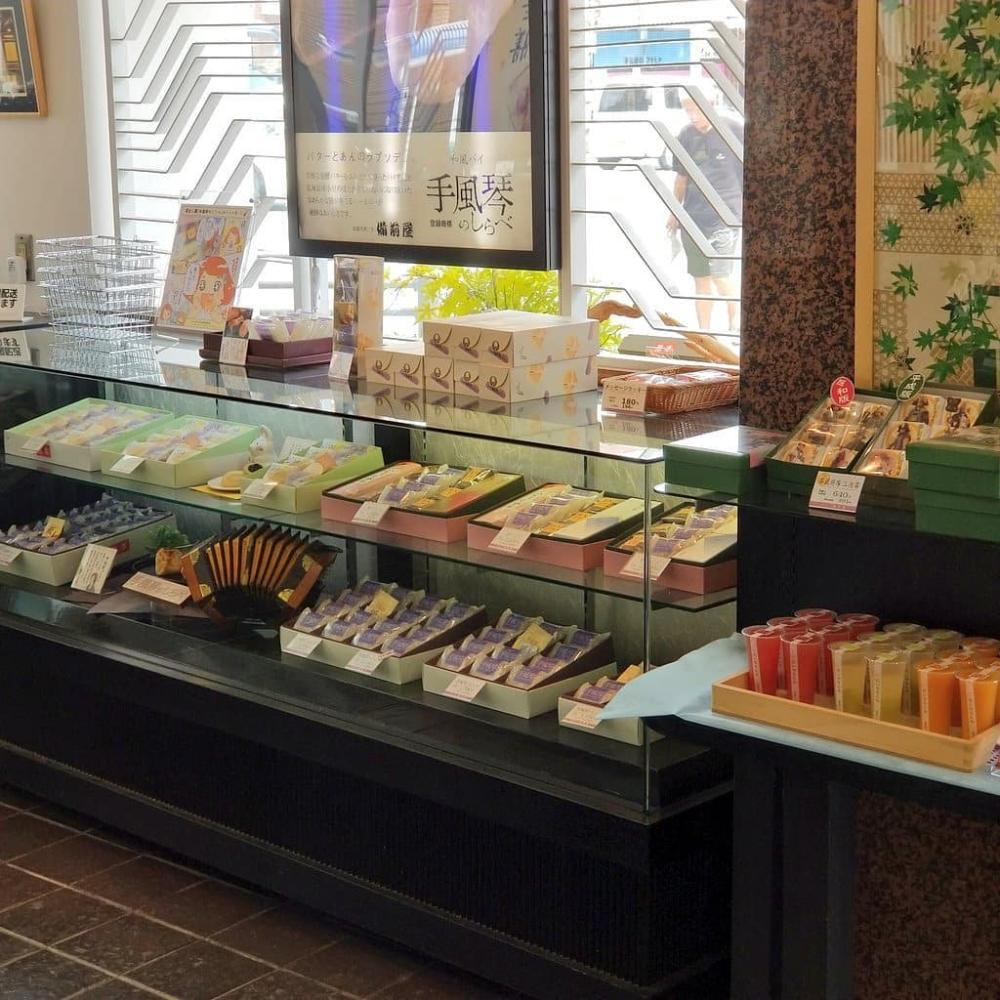 当店は天明二年（一七八二年）に当時の岡崎藩の東海道伝馬宿に菓子屋として創業し、以来230余年菓子舗を続けてまいりました。