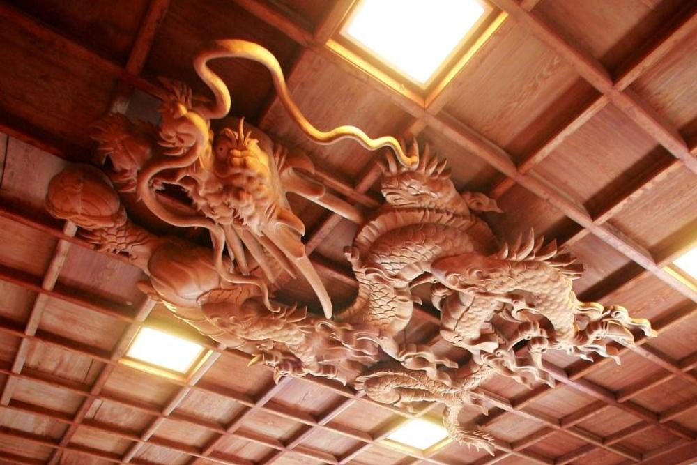 徳川家康が生誕した際に龍が昇ったとされる「岡崎龍伝説」がこちら。
