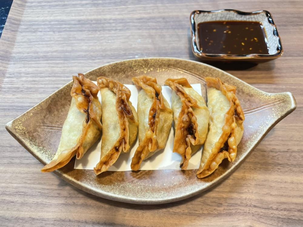 特製味噌ダレがクセになる揚げ餃子の定食『家康餃子セット（950円/税込）』（MOMOTARO）