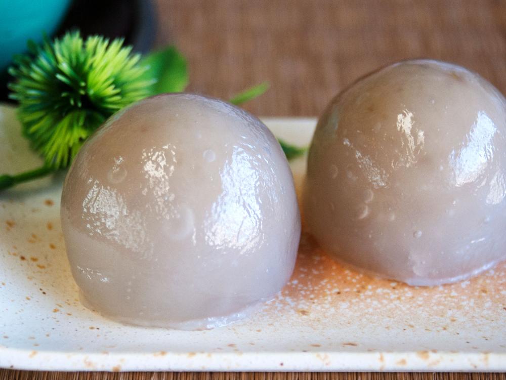 不思議な食感がクセになる『栗餅』（小野玉川堂）