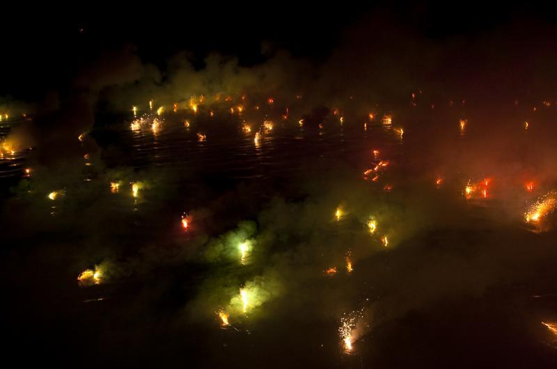 泰平の世が訪れ、武器としての火薬は娯楽へと進化。今も夜空に大輪の花を輝かせる