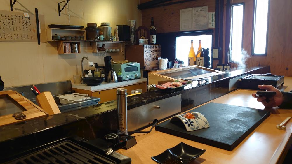 店主さんとも会話ができるあたたかい距離感の店内