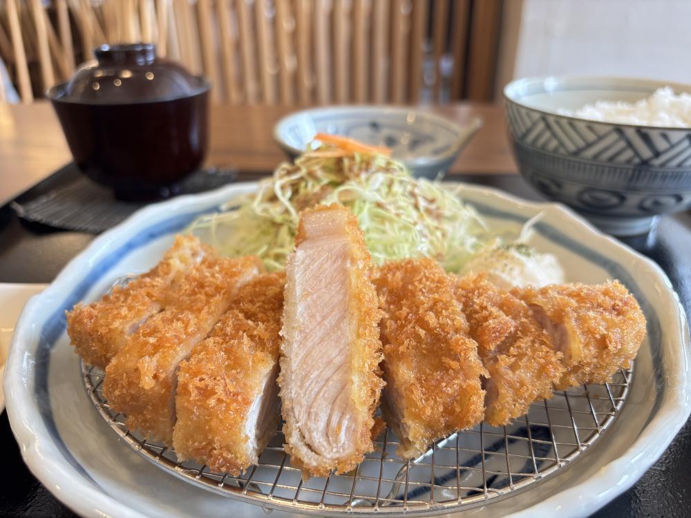 【黒豚ロース定食 150g】2,200円(税込)