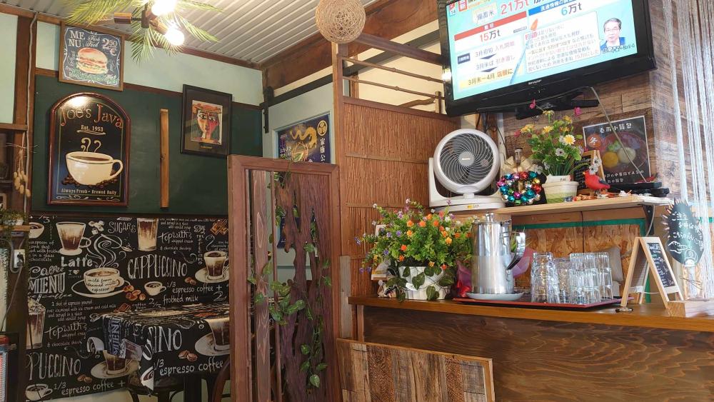 「REVOL Burger&Cafe（リボルバーガー＆カフェ）」でジューシーな和牛を味わおう！