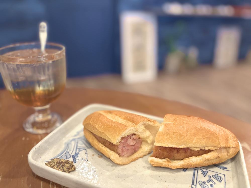 【厳選屋】保美豚(ほうびとん)を使った極上ホットドッグがおいしいカフェ