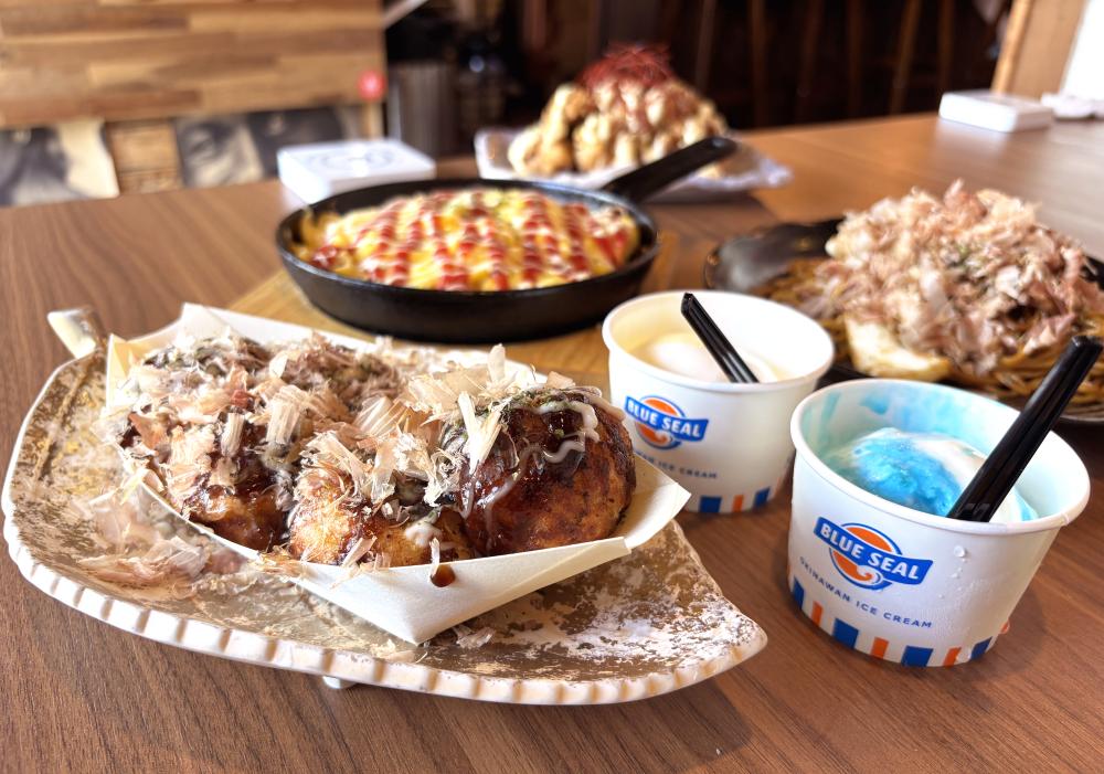 ⑤籠田公園からひときわ目を惹くタコの看板のお店「TAKO QUEEN（タコクイーン）」