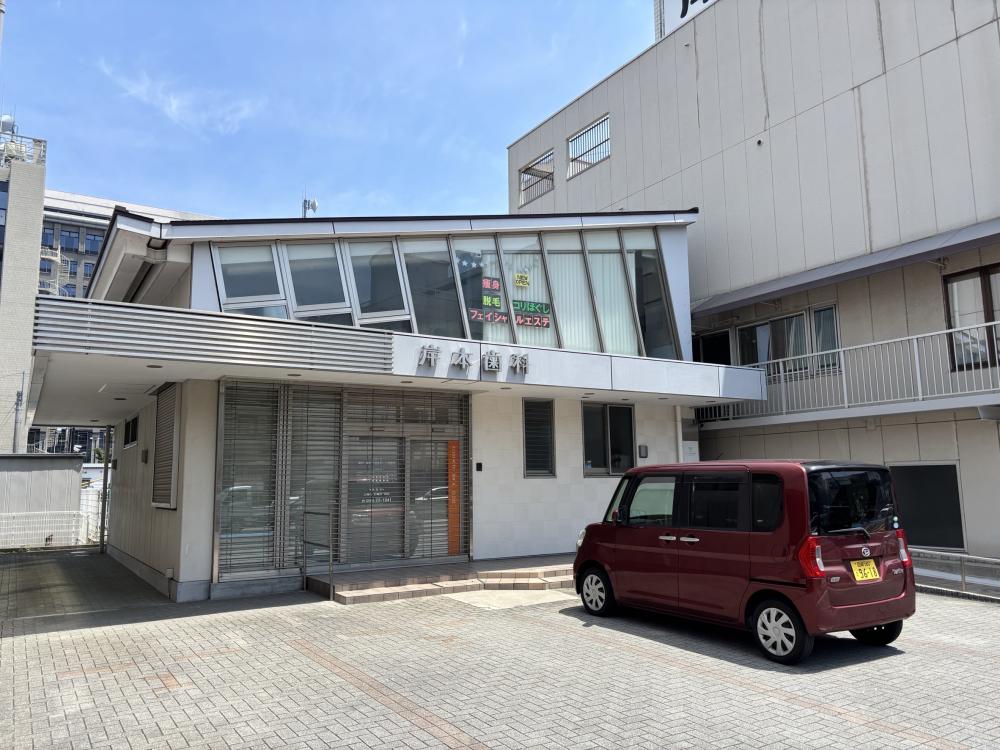 当サロンは、岸本歯科さんの２階にあります。